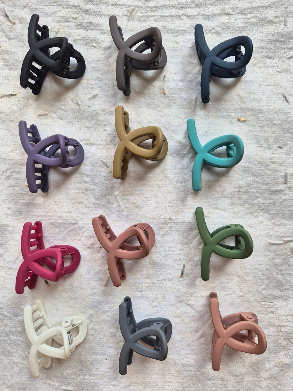Small L matte Hair clip- Set of 2