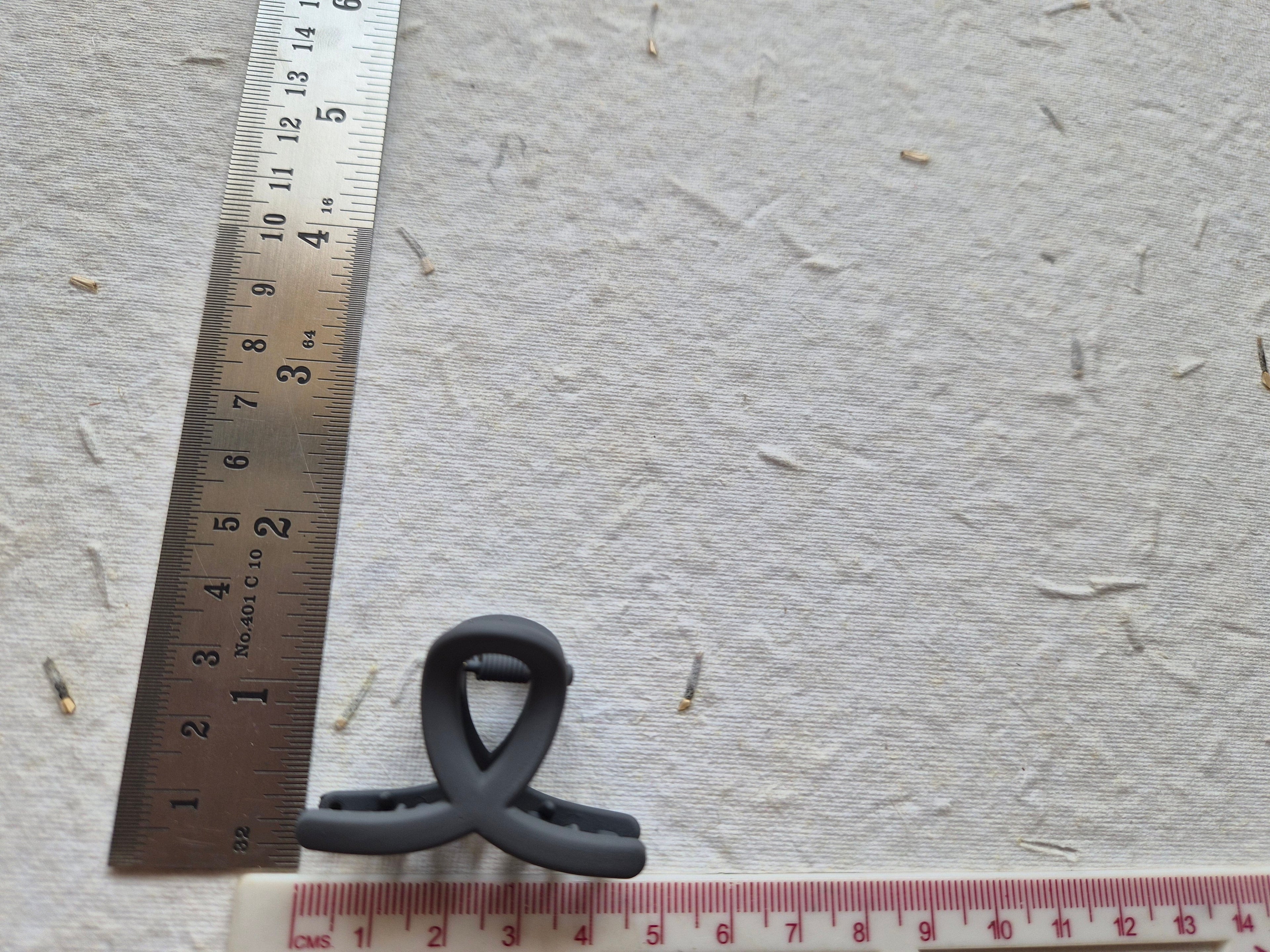 Small L matte Hair clip- Set of 2